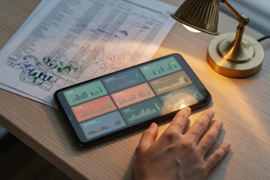 Investor viewing an AI portfolio dashboard on a laptop, with multi‑account aggregation and risk metrics displayed.